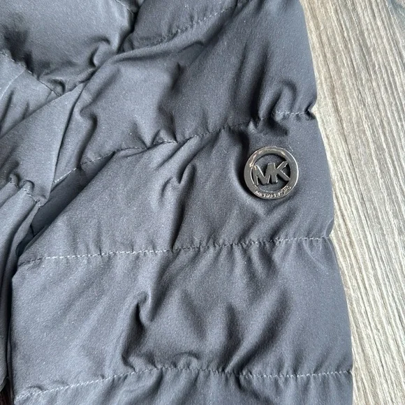 Michael Kors packable lightweight coat - Picture 8 of 11